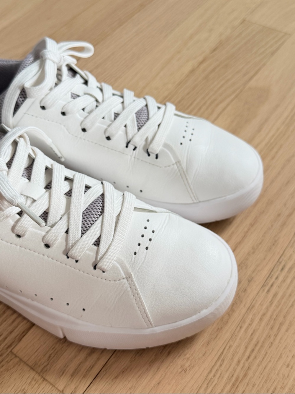 On Cloud Women’s Sneakers White Gray Size 8
